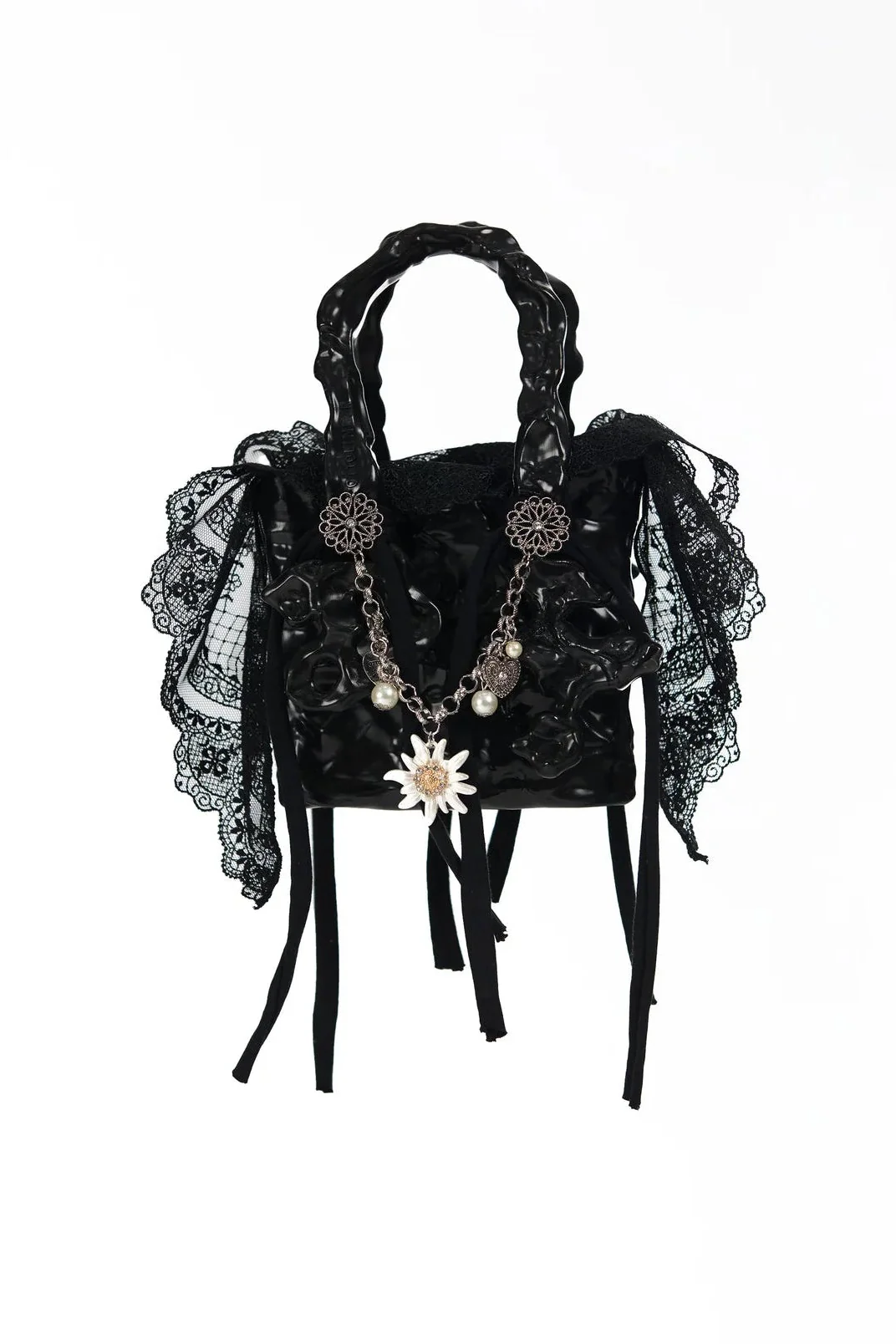 New arrivals at distal