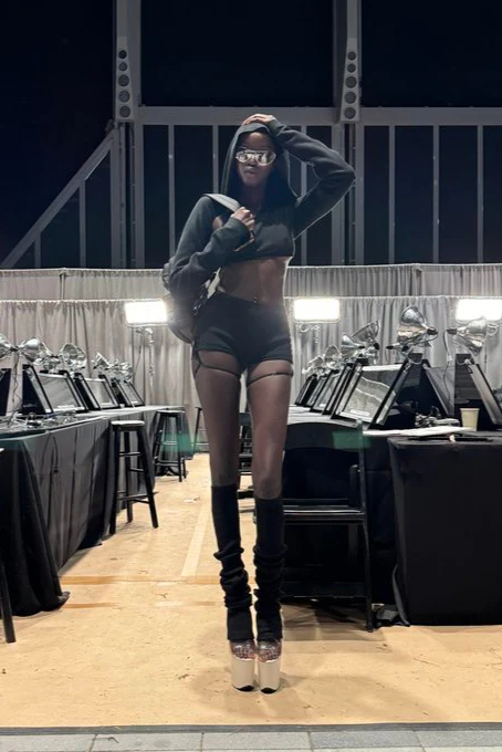 Knotted Knit Hot Pants - Image 4